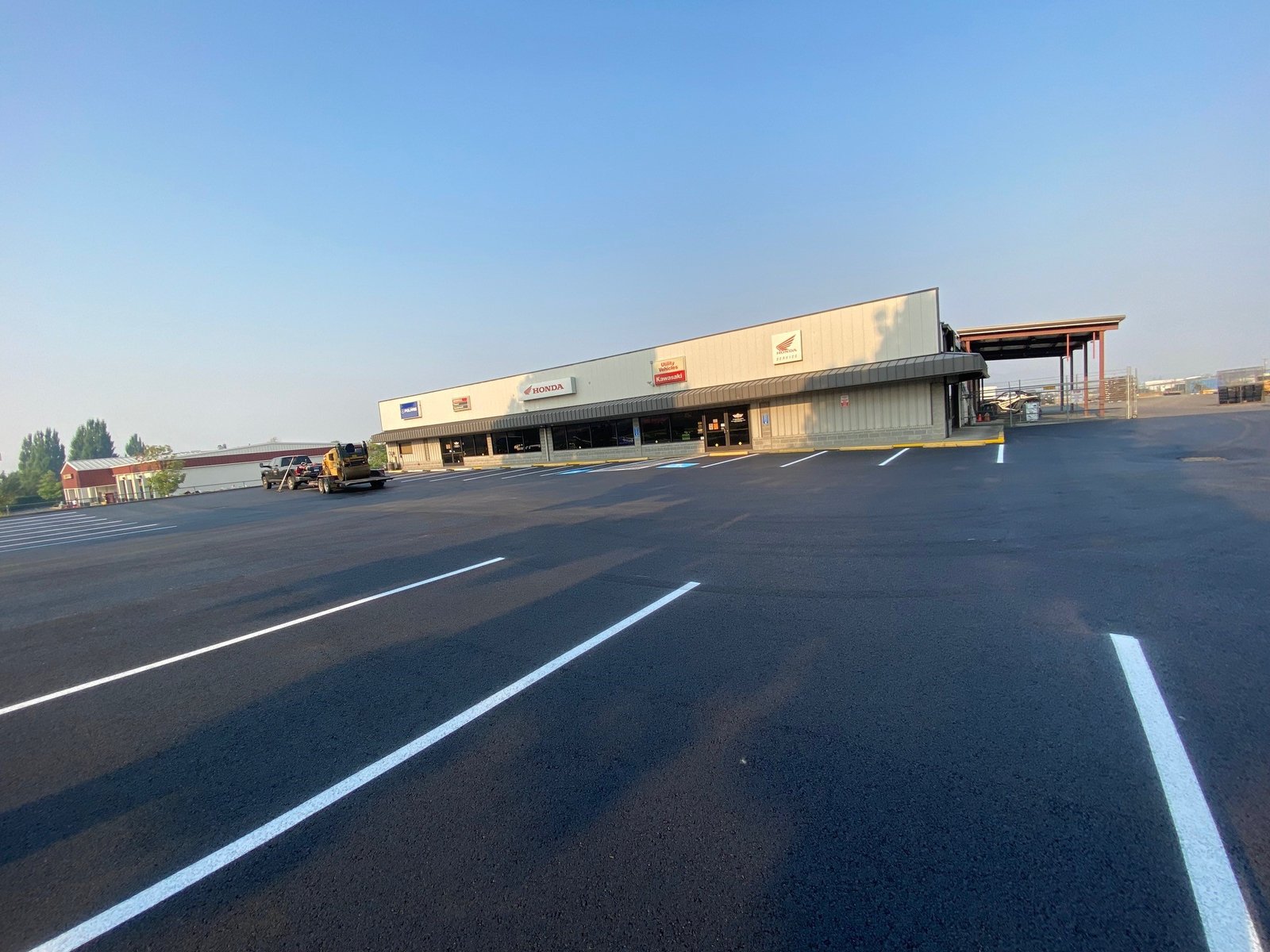 Finished commercial asphalt surface by Musser Sealcoat and Paving Inc.
