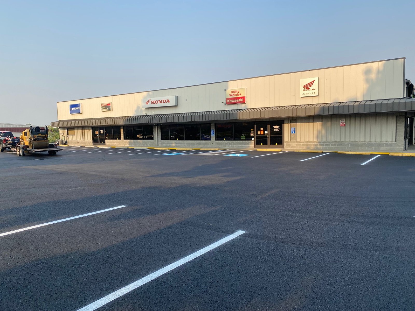 Finished commercial asphalt surface by Musser Sealcoat and Paving Inc.
